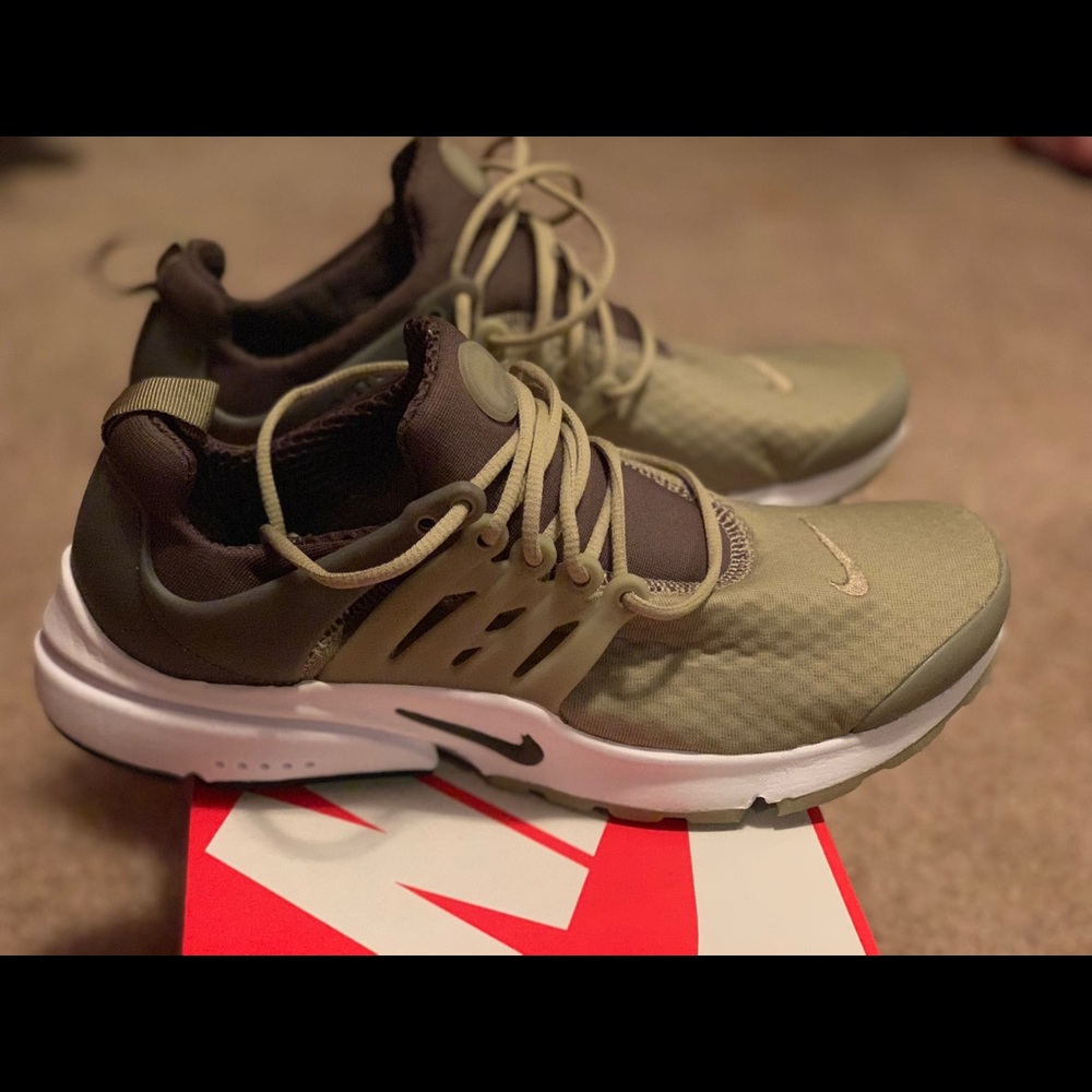 NIKE AIR PRESTO👟💚